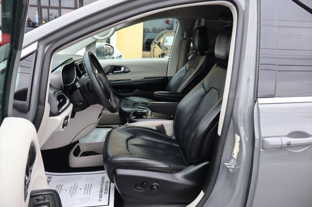 2022 Chrysler Pacifica Touring L