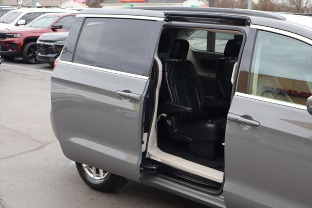 2022 Chrysler Pacifica Touring L