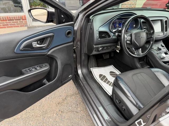 2015 Chrysler 200 S