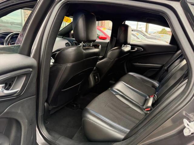 2015 Chrysler 200 S