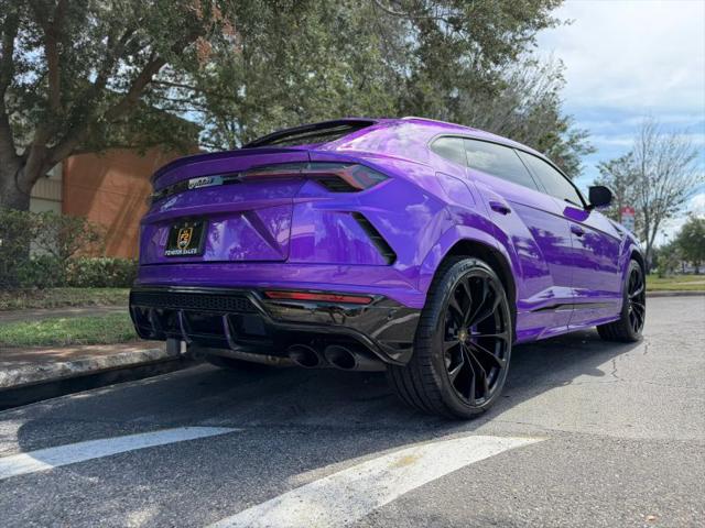 2021 Lamborghini Urus Graphite Capsule