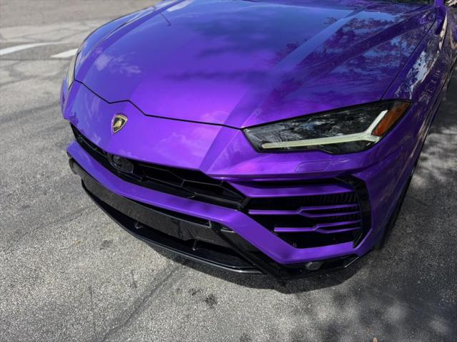 2021 Lamborghini Urus Graphite Capsule