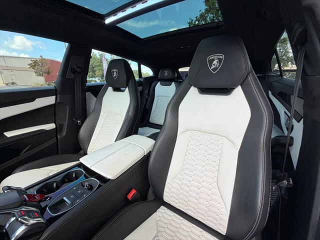 2021 Lamborghini Urus Graphite Capsule