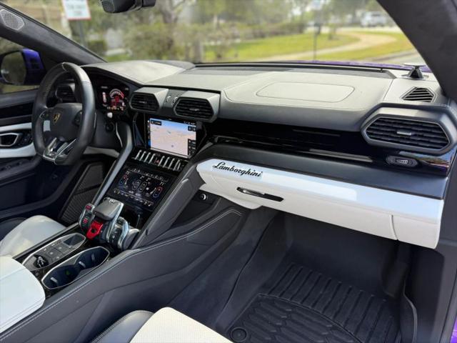 2021 Lamborghini Urus Graphite Capsule
