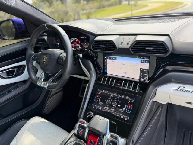 2021 Lamborghini Urus Graphite Capsule