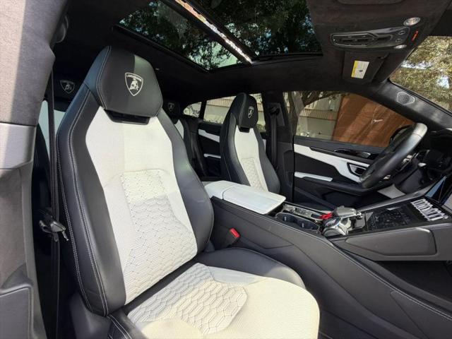 2021 Lamborghini Urus Graphite Capsule