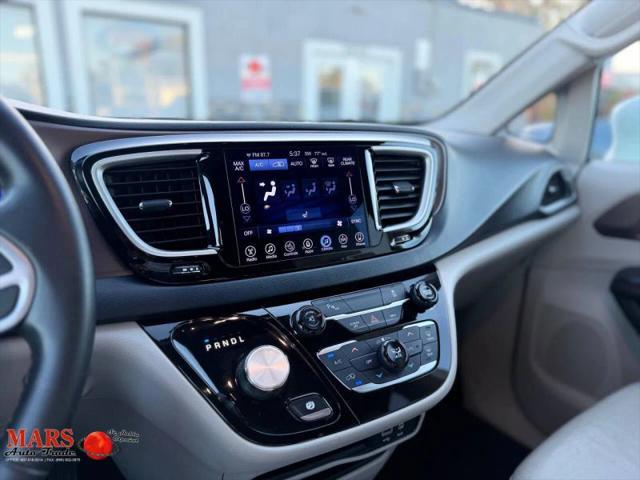 2017 Chrysler Pacifica Touring-L