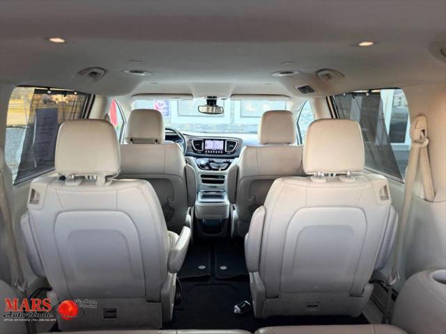 2017 Chrysler Pacifica Touring-L