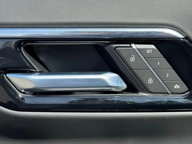 2025 Chevrolet Suburban 4WD Premier