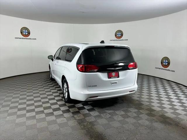 2023 Chrysler Voyager LX