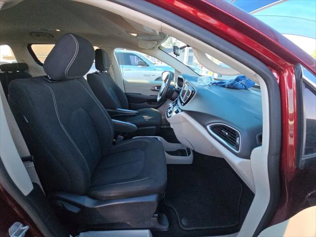2022 Chrysler Voyager LX