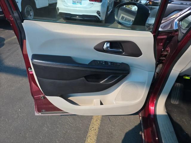 2022 Chrysler Voyager LX