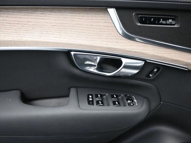 2025 Volvo XC90 B5 Plus 7-Seater