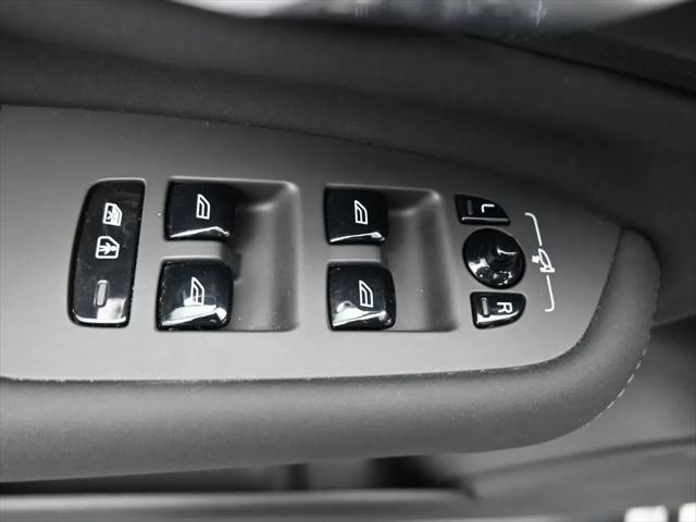 2025 Volvo XC90 B5 Plus 7-Seater