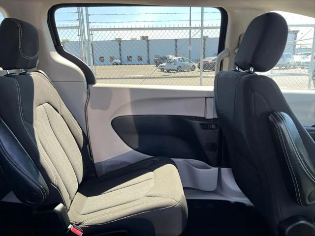 2023 Chrysler Voyager LX