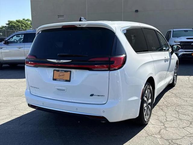 2023 Chrysler Pacifica Hybrid Touring L
