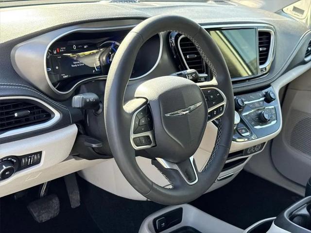 2023 Chrysler Pacifica Hybrid Touring L