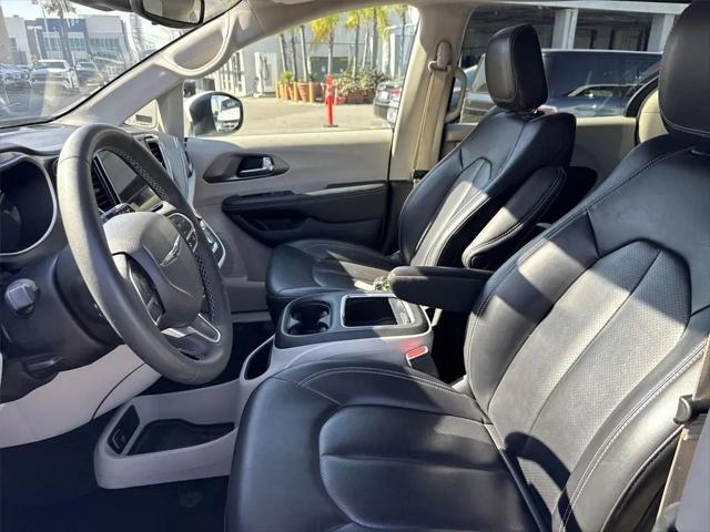 2023 Chrysler Pacifica Hybrid Touring L