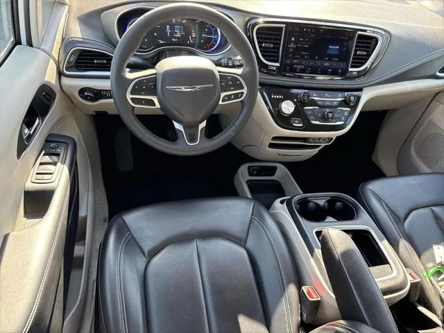 2023 Chrysler Pacifica Hybrid Touring L
