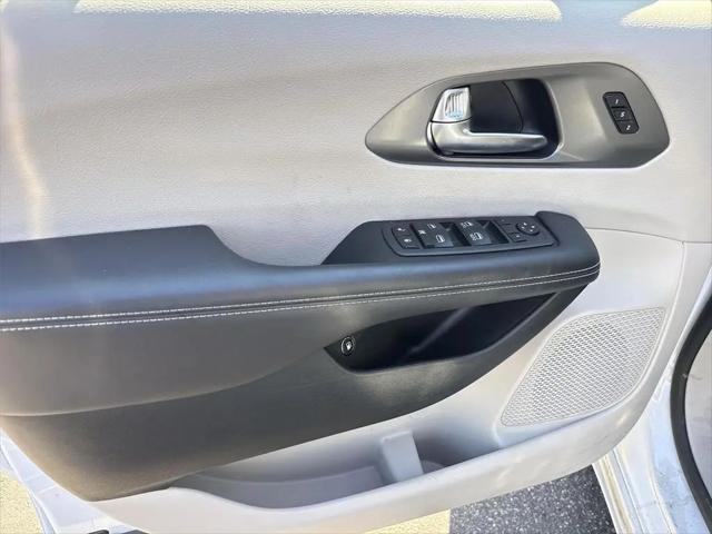 2023 Chrysler Pacifica Hybrid Touring L