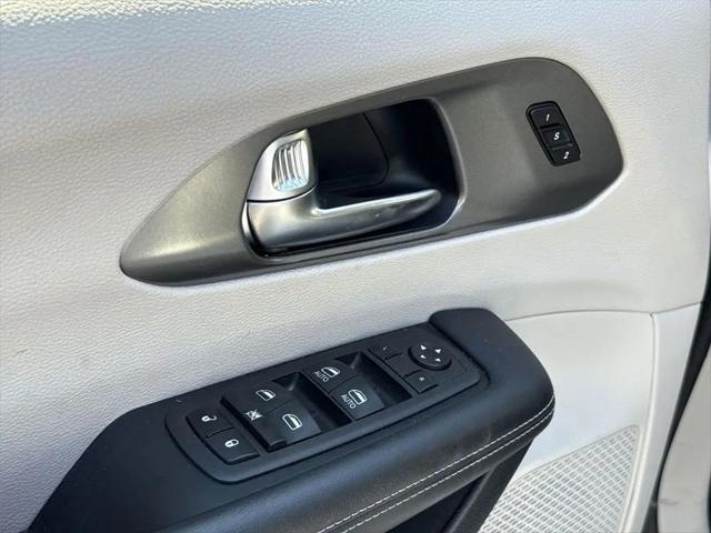 2023 Chrysler Pacifica Hybrid Touring L