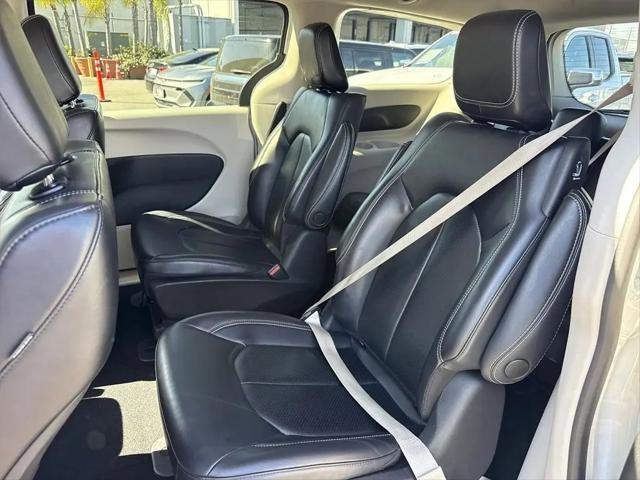 2023 Chrysler Pacifica Hybrid Touring L