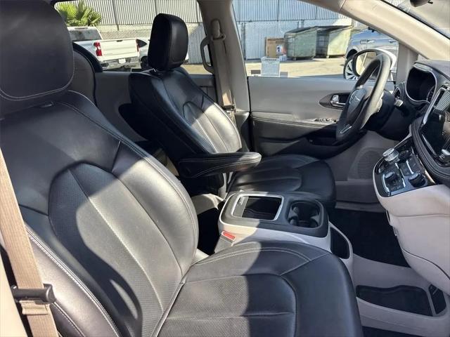 2023 Chrysler Pacifica Hybrid Touring L