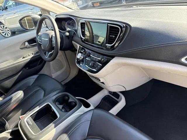 2023 Chrysler Pacifica Hybrid Touring L