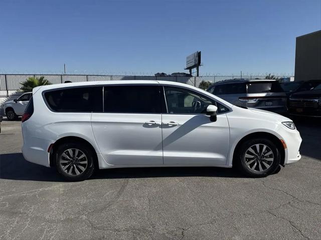 2023 Chrysler Pacifica Hybrid Touring L