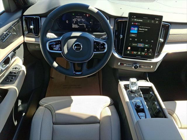 2026 Volvo XC90 Plug-In Hybrid Ultra, T8 AWD, Electric/Gasoline, Bright, 6 Seats