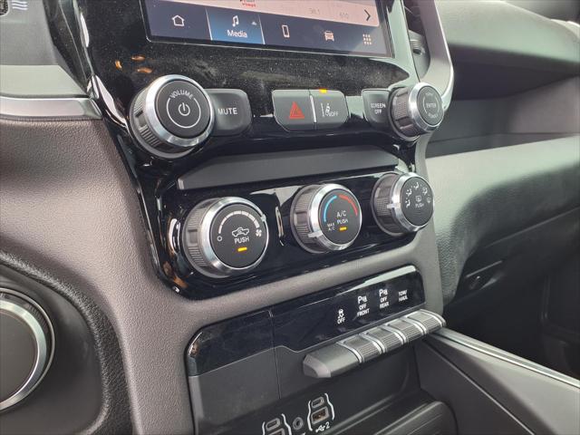2026 Ram 1500 Express Crew Cab 4x4 5'7" Box