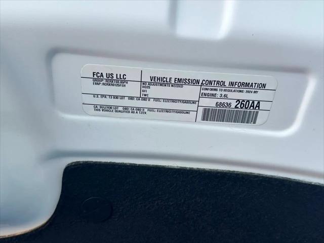 2024 Chrysler Pacifica Hybrid Select