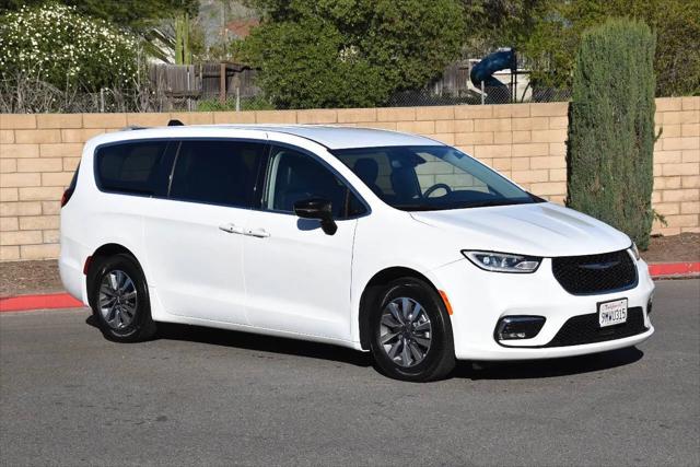 2024 Chrysler Pacifica Hybrid Select