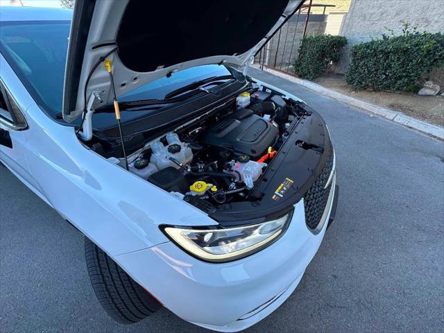 2024 Chrysler Pacifica Hybrid Select