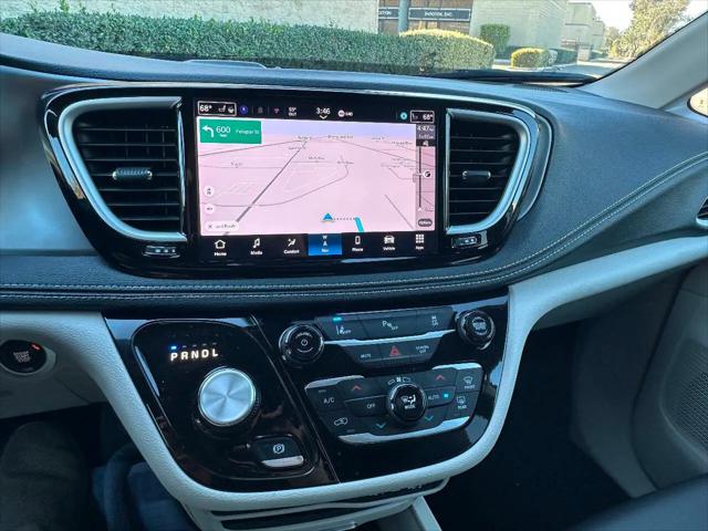 2024 Chrysler Pacifica Hybrid Select