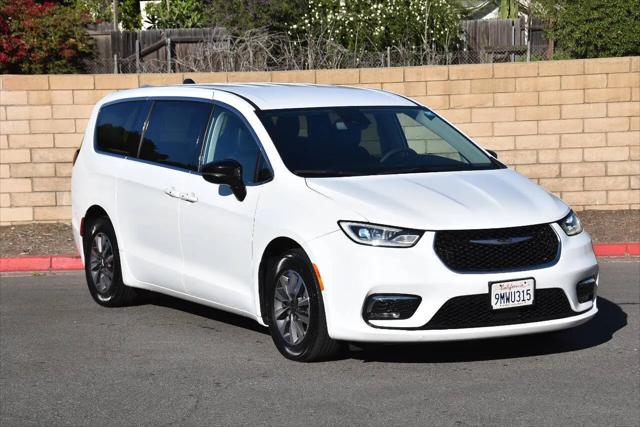 2024 Chrysler Pacifica Hybrid Select