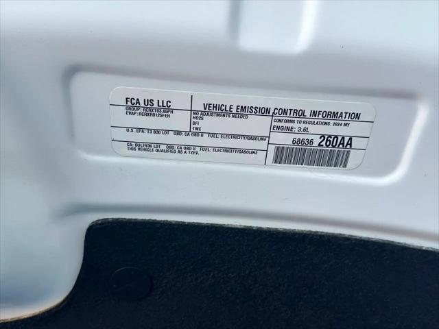 2024 Chrysler Pacifica Hybrid Select