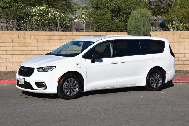 2024 Chrysler Pacifica Hybrid Select