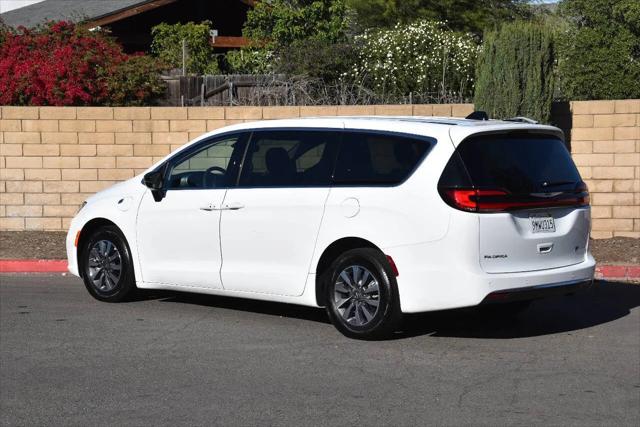2024 Chrysler Pacifica Hybrid Select