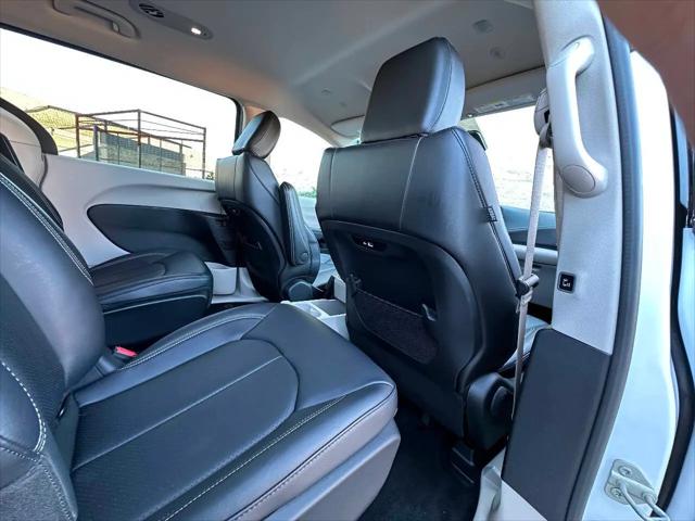 2024 Chrysler Pacifica Hybrid Select