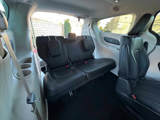 2024 Chrysler Pacifica Hybrid Select