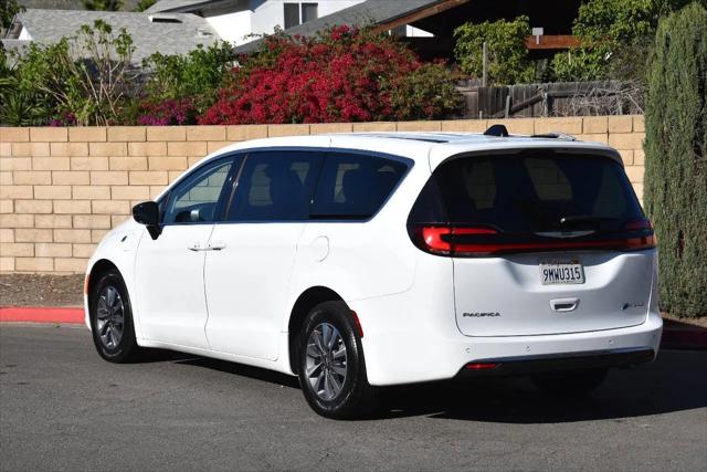 2024 Chrysler Pacifica Hybrid Select