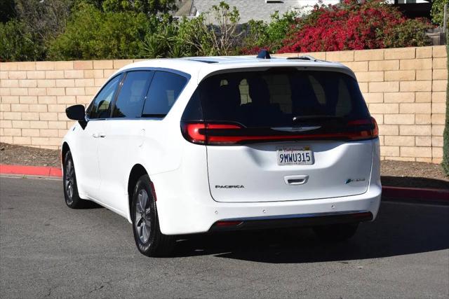 2024 Chrysler Pacifica Hybrid Select