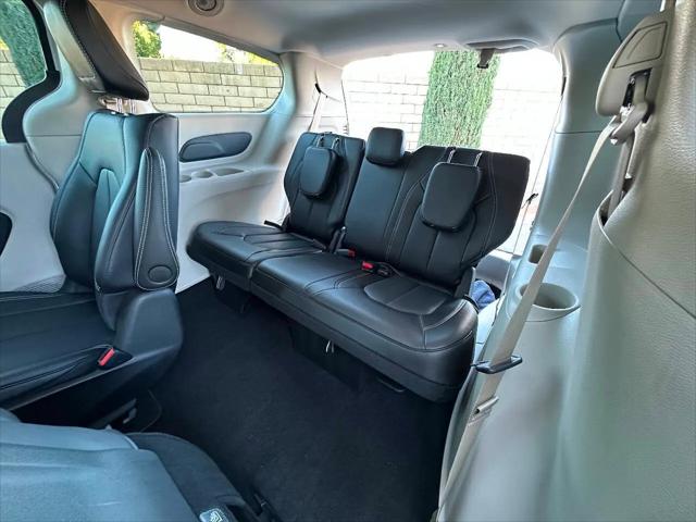 2024 Chrysler Pacifica Hybrid Select
