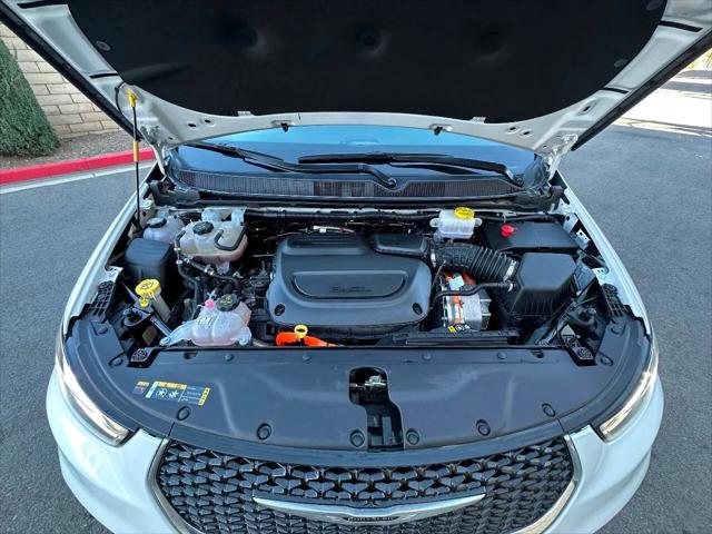 2024 Chrysler Pacifica Hybrid Select
