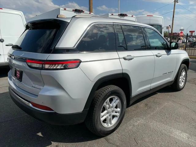 2023 Jeep Grand Cherokee Laredo 4x2