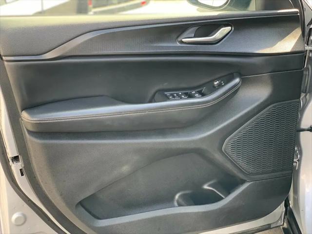 2023 Jeep Grand Cherokee Laredo 4x2