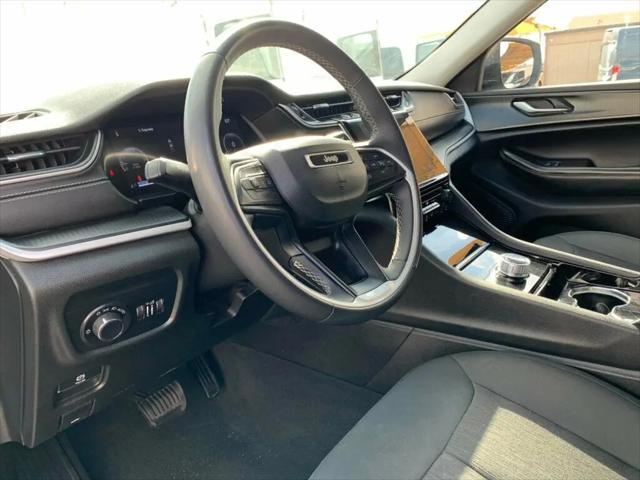 2023 Jeep Grand Cherokee Laredo 4x2
