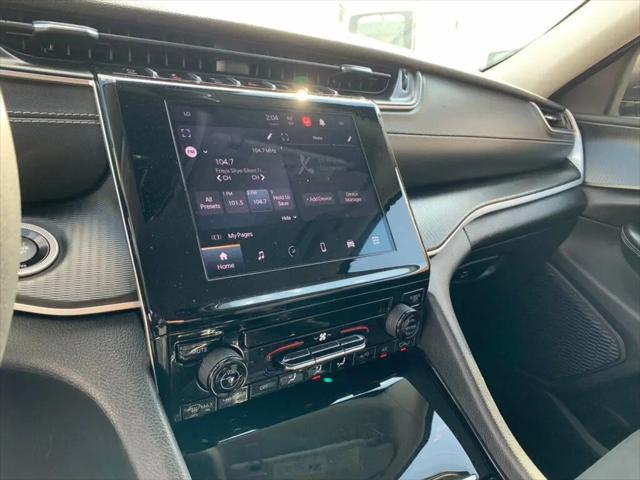 2023 Jeep Grand Cherokee Laredo 4x2