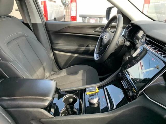2023 Jeep Grand Cherokee Laredo 4x2